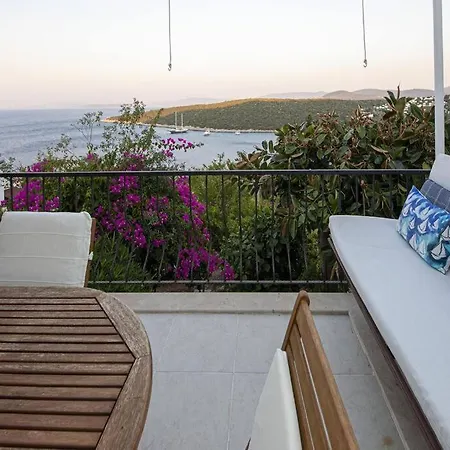 Vakantiehuis Amazing Triplex Fantastic Sea View In Turkbuku *